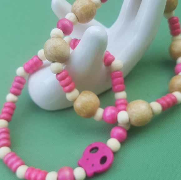 ππ Pair of Pink Skull Wood beaded bracelets - Picture 3 of 10